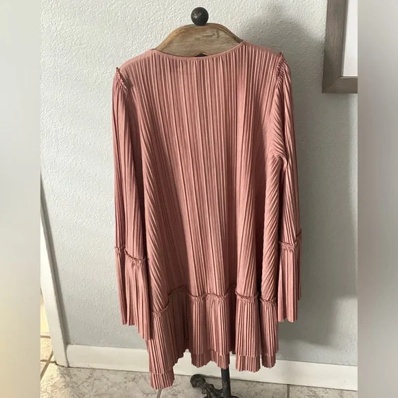 Free People Can't Help It Mini Dress Crinkle
Texture Bell Sleeve Red Size Small - Picture 4 of 5